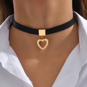 Gold Heart Pendant Black Choker Necklace 💛 Trendy choker. Minimalist choker